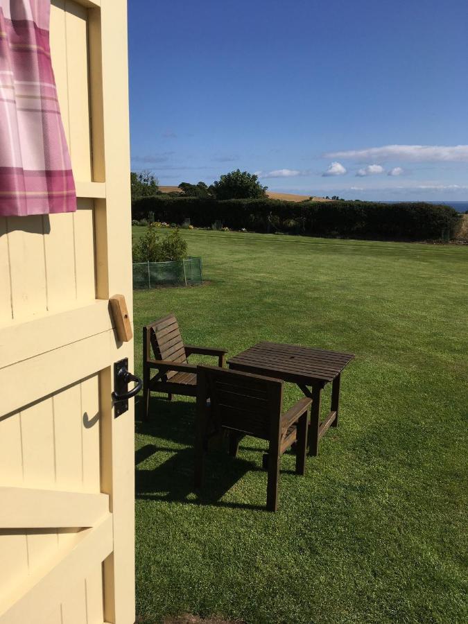 The Hawthorn Shepherds Hut Eyemouth Exterior photo