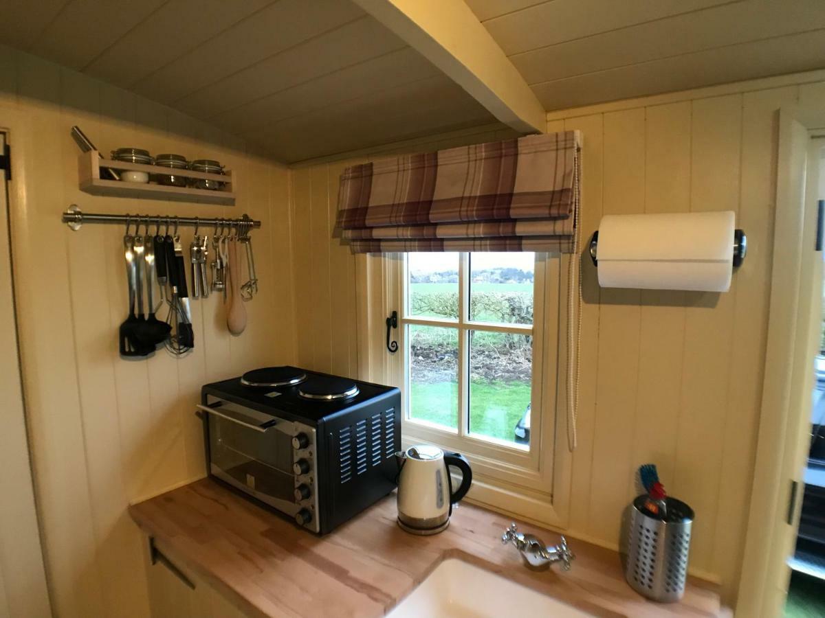 The Hawthorn Shepherds Hut Eyemouth Exterior photo